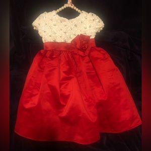 Beautiful red/white dress. Size 6